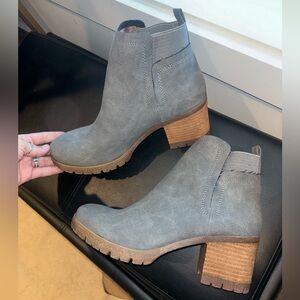 KORKS ELSIE BOOTIE IN LT GREY NUBUCK